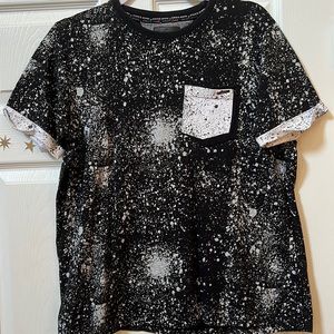 Steve’s Jeans Black w/ Grey & White Splash Short Sleeve T-shirt w/ Pocket Med